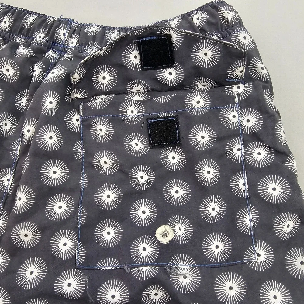 Tommy Bahama Relax trunks swimwear mens S Small pockets black white circles